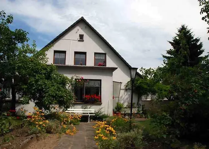 בית אירוח Christine *